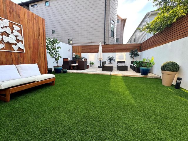 824 Birdsall Street, Houston, TX 77007