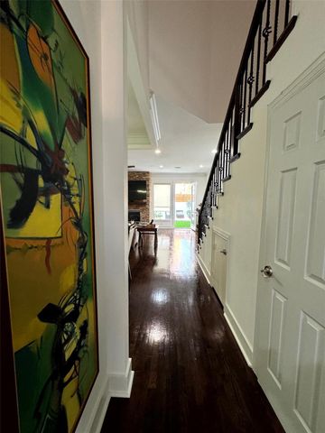 824 Birdsall Street, Houston, TX 77007