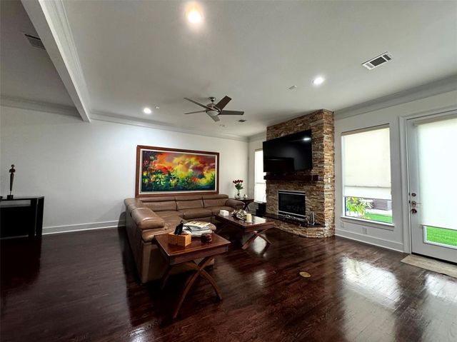 824 Birdsall Street, Houston, TX 77007