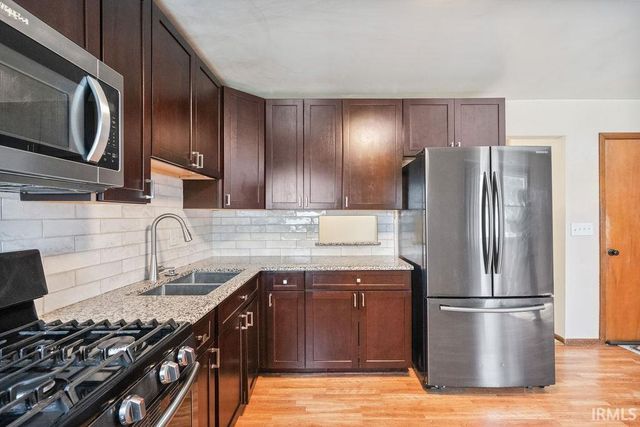1908 VERSAILLES Drive, Kokomo, IN 46902