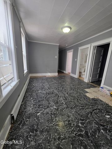 26 Van Derveer Street, Amsterdam, NY 12010