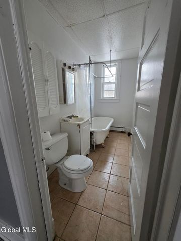 26 Van Derveer Street, Amsterdam, NY 12010