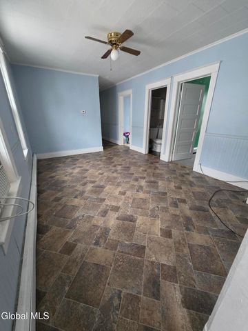 26 Van Derveer Street, Amsterdam, NY 12010