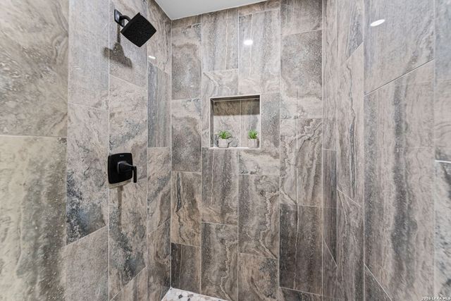 1722 W Mistletoe, San Antonio, TX 78201