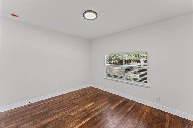 1722 W Mistletoe, San Antonio, TX 78201