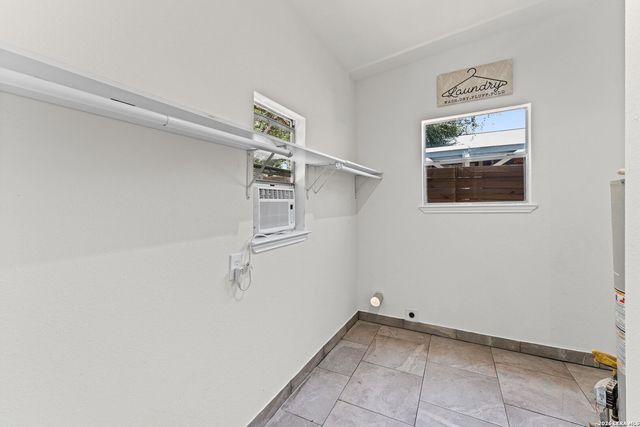 1722 W Mistletoe, San Antonio, TX 78201