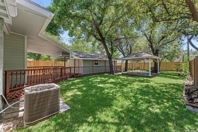 1722 W Mistletoe, San Antonio, TX 78201