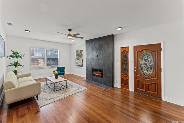 1722 W Mistletoe, San Antonio, TX 78201