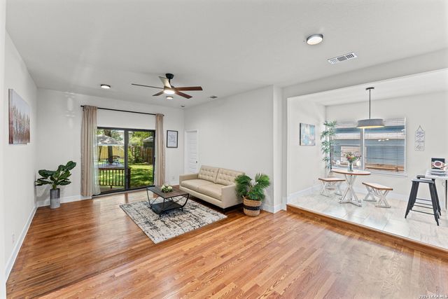 1722 W Mistletoe, San Antonio, TX 78201