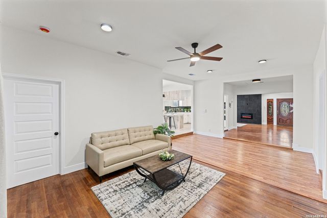 1722 W Mistletoe, San Antonio, TX 78201