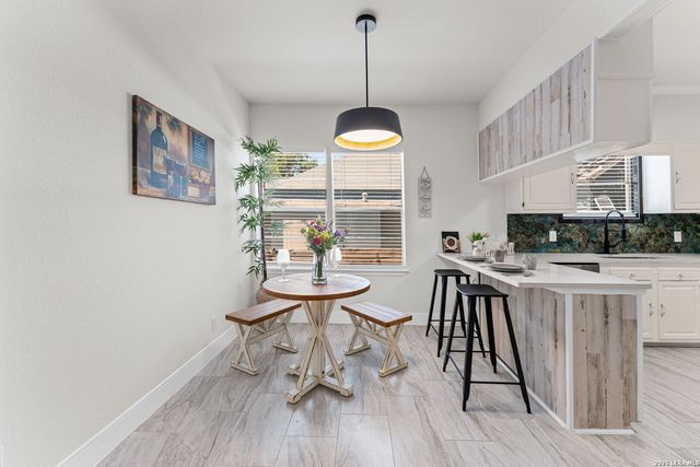 1722 W Mistletoe, San Antonio, TX 78201