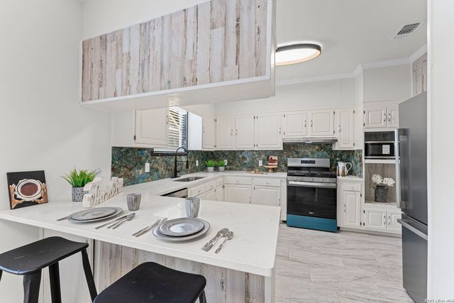 1722 W Mistletoe, San Antonio, TX 78201