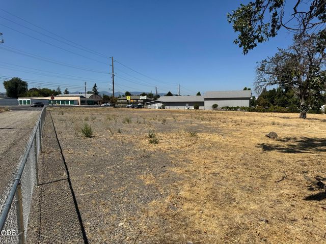 3459 S Pacific Highway, Phoenix, OR 97535