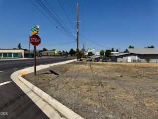 3459 S Pacific Highway, Phoenix, OR 97535