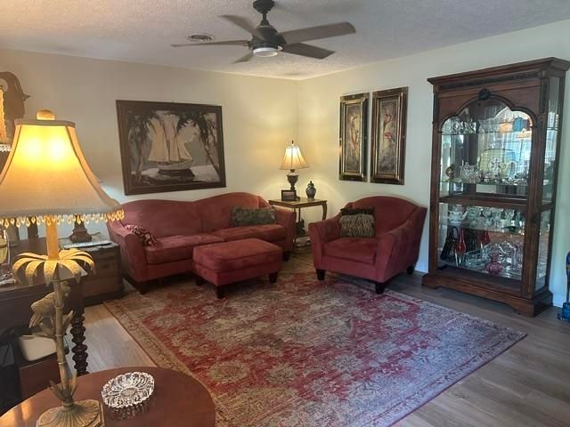 6147 Hughes Ln., Conway, SC 29526