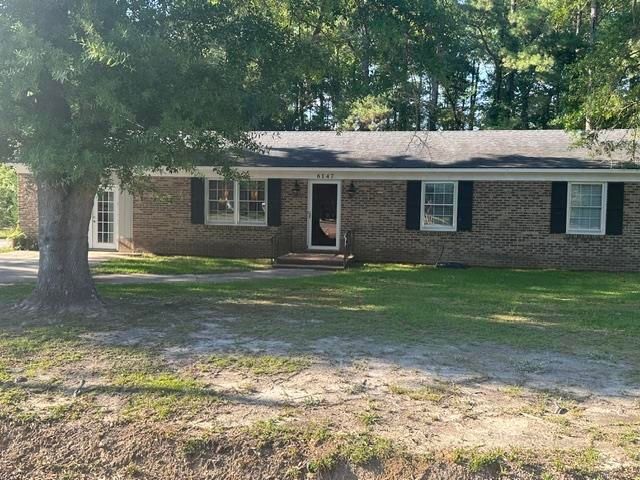 6147 Hughes Ln., Conway, SC 29526