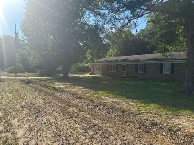 6147 Hughes Ln., Conway, SC 29526