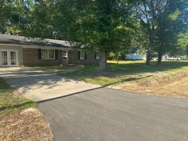 6147 Hughes Ln., Conway, SC 29526