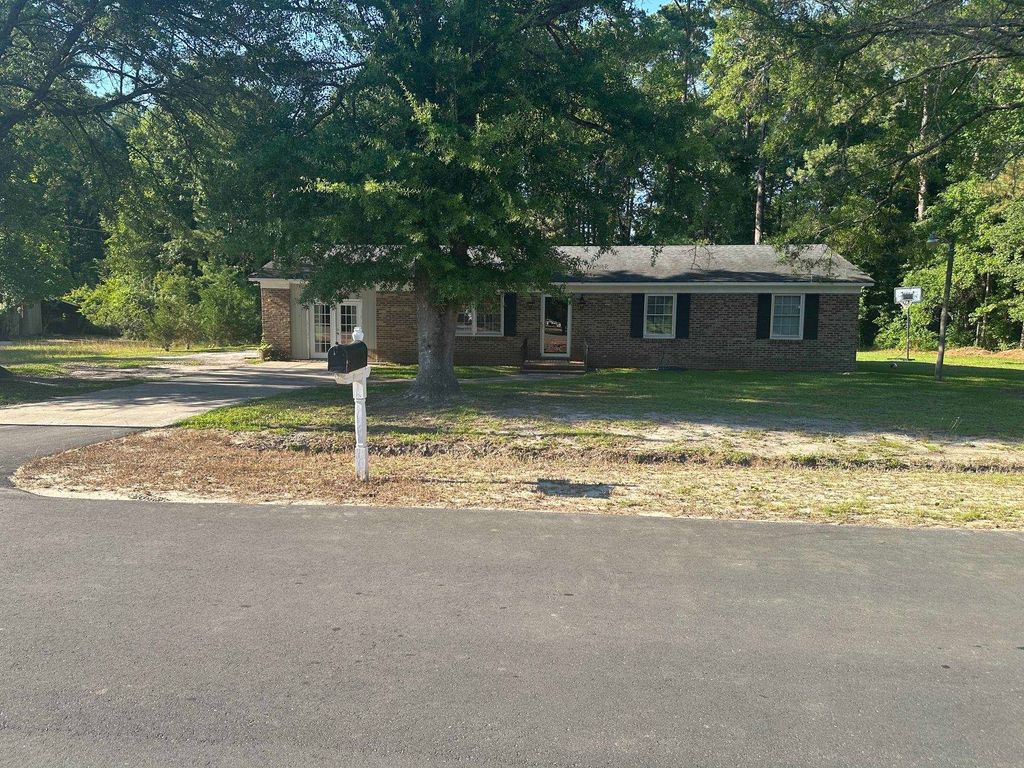 6147 Hughes Ln., Conway, SC 29526