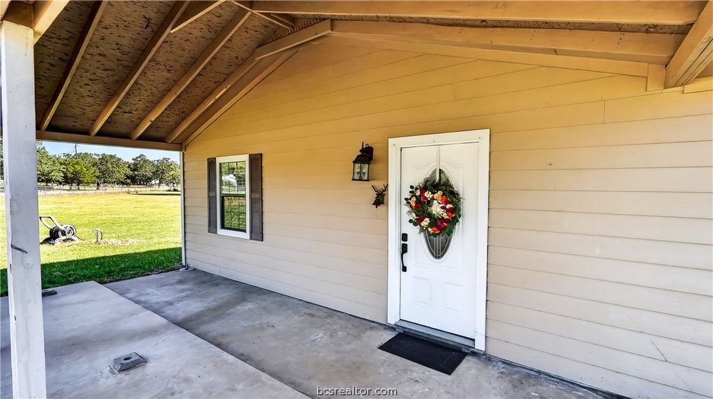 511 Lakeview, Somerville, TX 77879 — photo 3