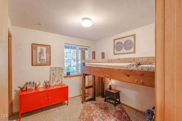 2653 NE Genet Court, Bend, OR 97701