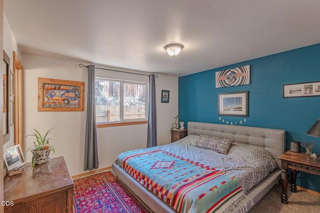 2653 NE Genet Court, Bend, OR 97701