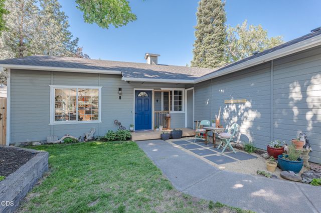 2653 NE Genet Court, Bend, OR 97701