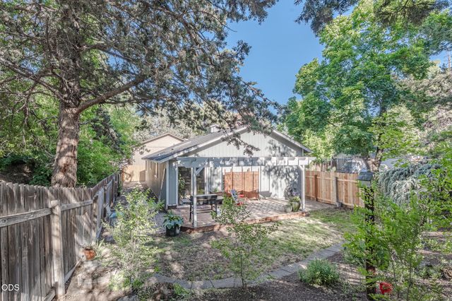 2653 NE Genet Court, Bend, OR 97701
