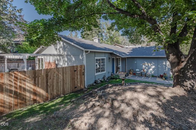 2653 NE Genet Court, Bend, OR 97701