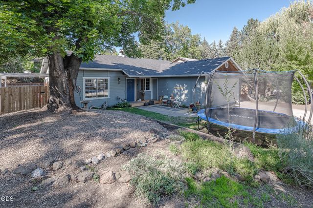 2653 NE Genet Court, Bend, OR 97701