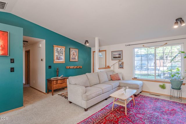 2653 NE Genet Court, Bend, OR 97701