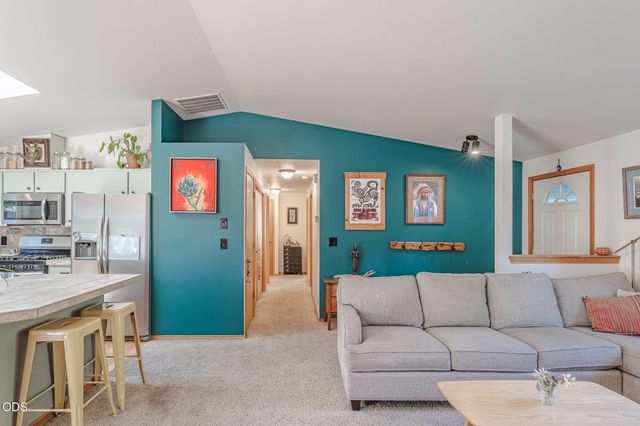 2653 NE Genet Court, Bend, OR 97701