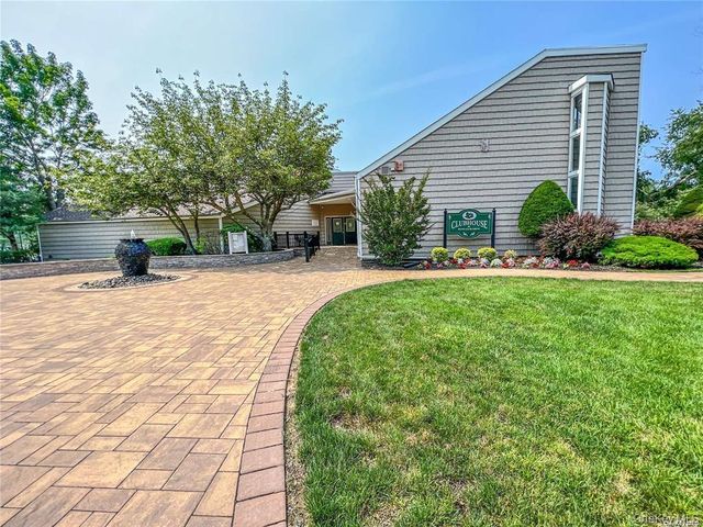 6 Woodchuck Trail, Coram, NY 11727