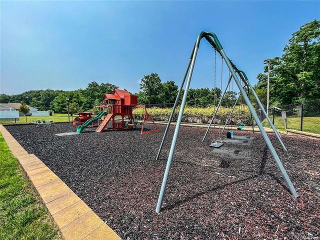 6 Woodchuck Trail, Coram, NY 11727