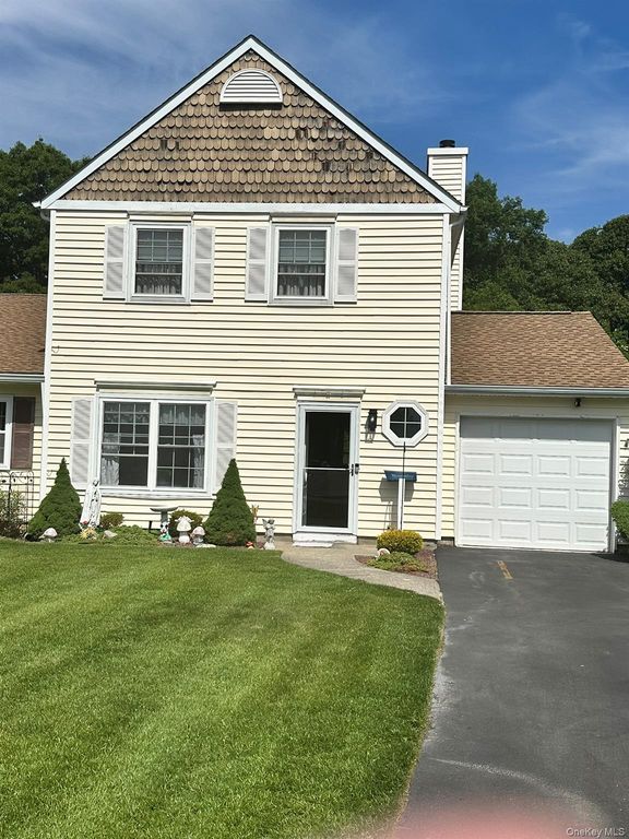 6 Woodchuck Trail, Coram, NY 11727