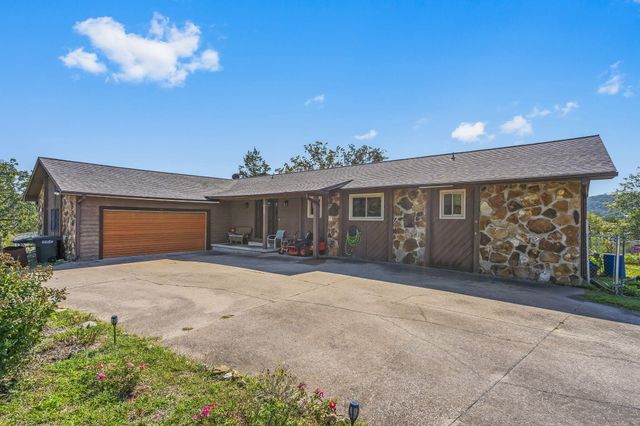 292 Golfers Lane, Galena, MO 65656