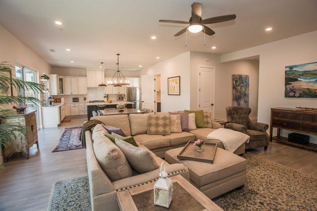 7810 Hutton Creek Ln, Fair Oaks, CA 95628