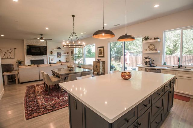 7810 Hutton Creek Ln, Fair Oaks, CA 95628