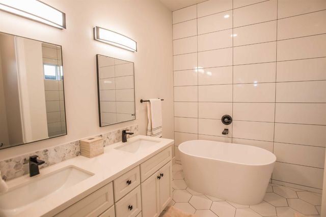 7810 Hutton Creek Ln, Fair Oaks, CA 95628
