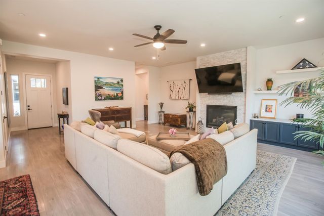 7810 Hutton Creek Ln, Fair Oaks, CA 95628