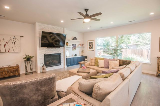 7810 Hutton Creek Ln, Fair Oaks, CA 95628