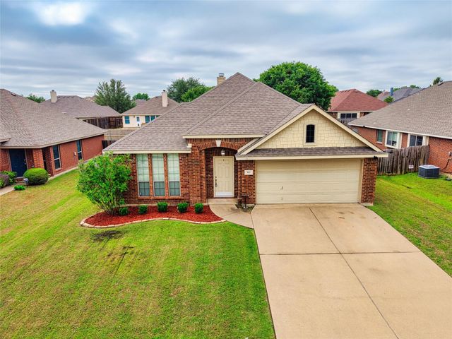 813 Cutting Horse Drive, Mansfield, TX 76063