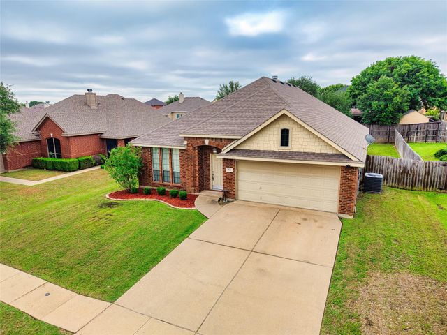 813 Cutting Horse Drive, Mansfield, TX 76063