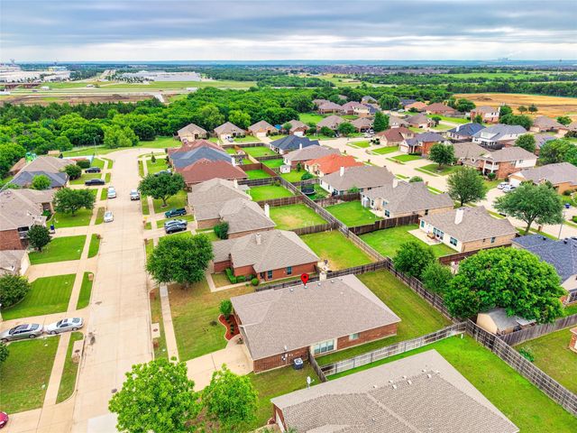 813 Cutting Horse Drive, Mansfield, TX 76063
