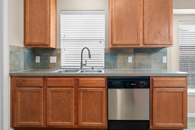 813 Cutting Horse Drive, Mansfield, TX 76063