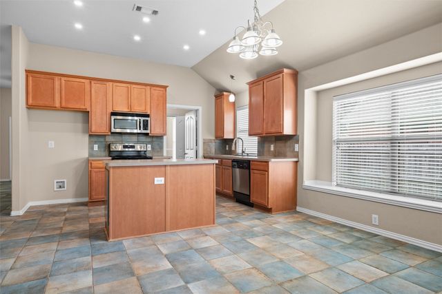 813 Cutting Horse Drive, Mansfield, TX 76063