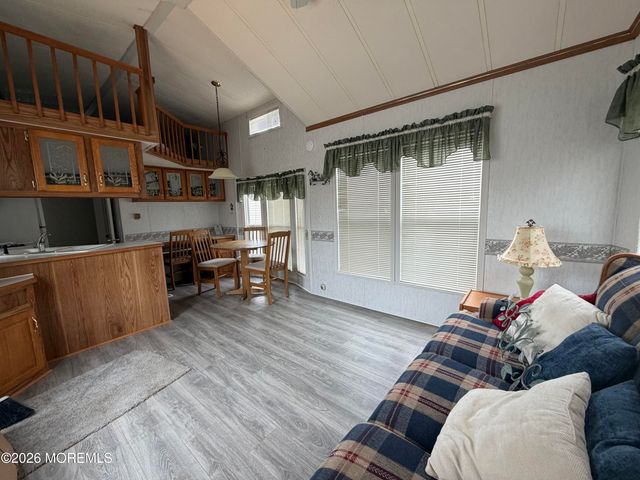 15 Avenue B, Hazlet, NJ 07734