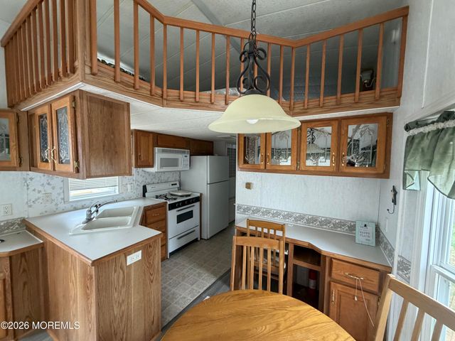 15 Avenue B, Hazlet, NJ 07734