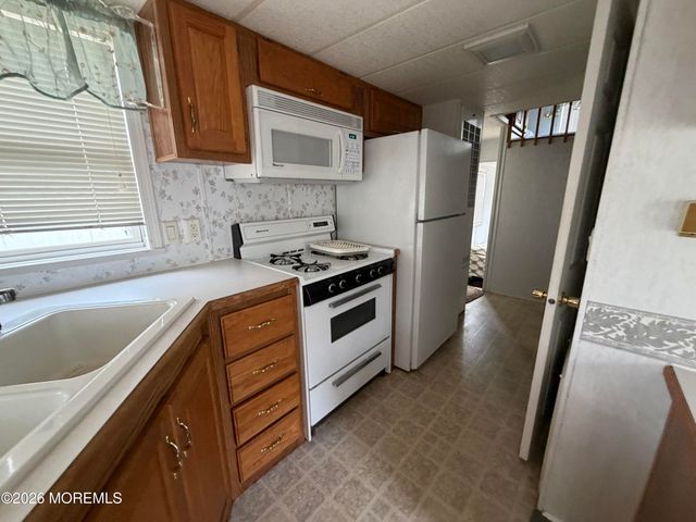 15 Avenue B, Hazlet, NJ 07734