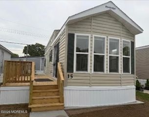 15 Avenue B, Hazlet, NJ 07734